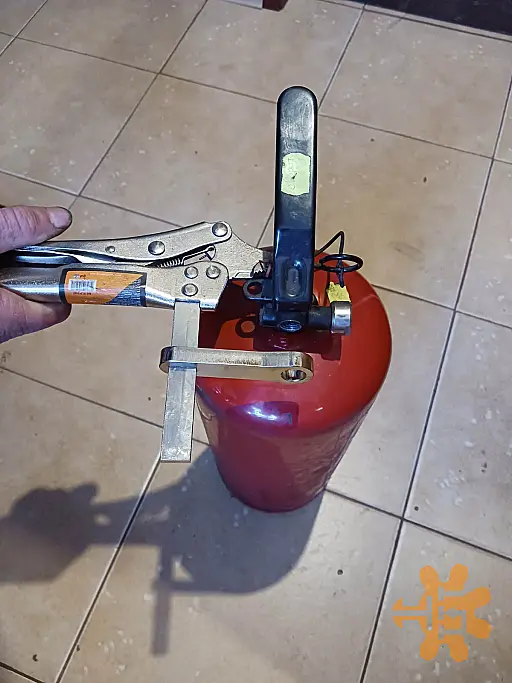 Присполобление за пълнене на пожарогасители photo